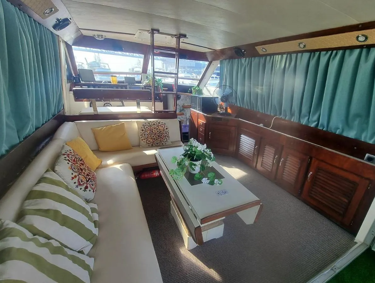 Hotel Beautiful And Comfy Boat In Barcelona With Boat Tour Option